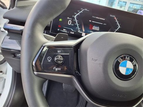 Used 2025 BMW 530i xDrive image 16