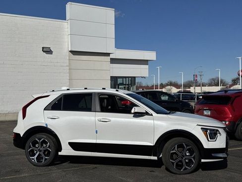 New 2025 Kia Niro EX Touring image 7