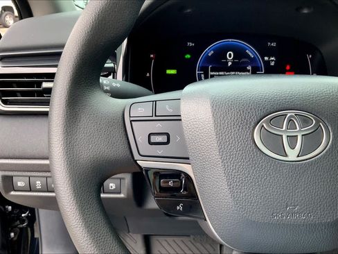 Used 2025 Toyota Camry LE AWD/4WD image 23