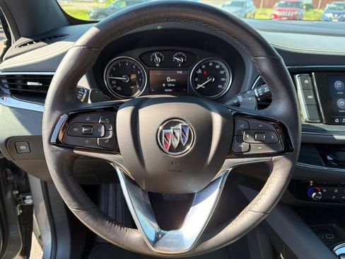 Used 2023 Buick Enclave Essence AWD/4WD image 12