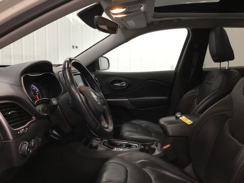 Used 2019 Jeep Cherokee Overland w/ Trailer Tow Group image 5