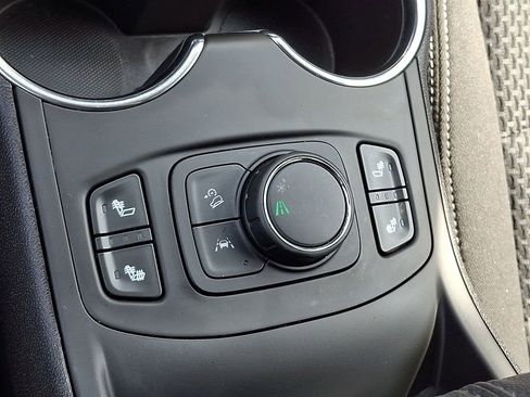 Used 2022 GMC Terrain SLE w/ Driver Convenience Package FWD image 24