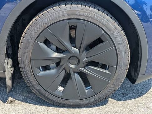 Used 2023 Tesla Model Y Long Range AWD/4WD image 10