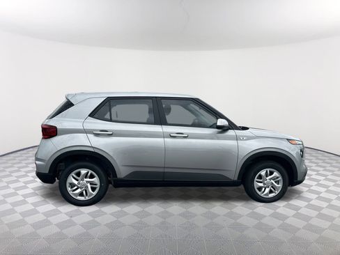 New 2025 Hyundai Venue SE image 4