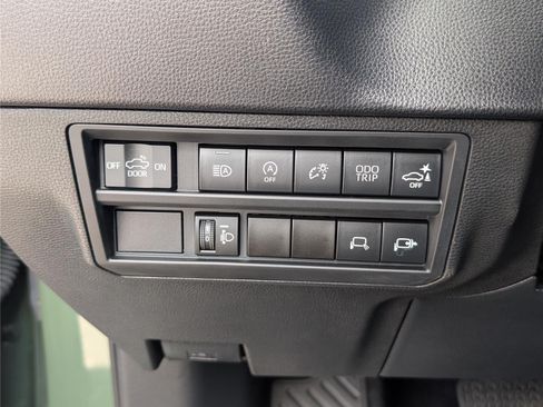 Used 2022 Toyota Tundra SR5 w/ SR5 Convenience Package AWD/4WD image 19