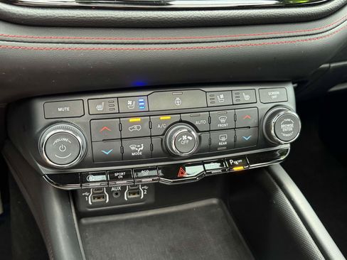 Used 2023 Dodge Durango GT AWD/4WD image 15