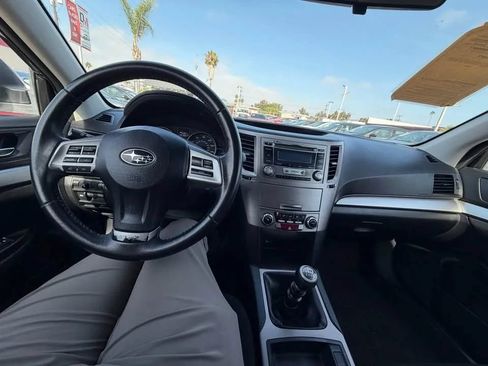 Used 2013 Subaru Outback 2.5i Premium AWD/4WD image 6