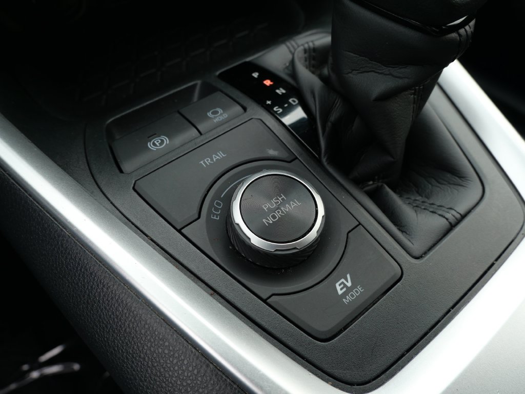 Certified 2025 Toyota RAV4 LE AWD/4WD image 22
