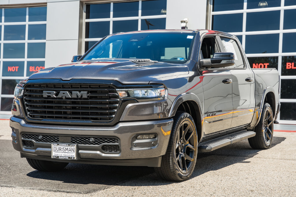 Used 2025 RAM 1500 Laramie w/ Night Edition AWD/4WD image 3