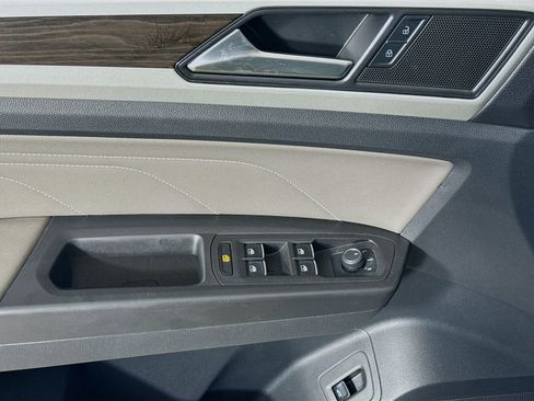 Used 2023 Volkswagen Atlas SE w/ Panoramic Sunroof Package image 11