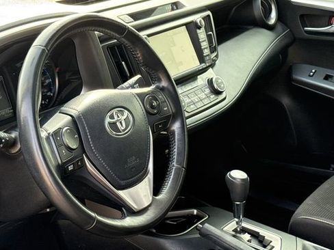 Used 2018 Toyota RAV4 XLE FWD image 19