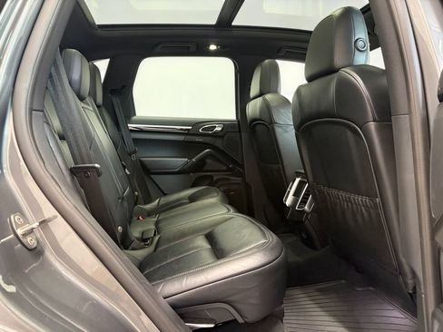 Used 2018 Porsche Cayenne AWD/4WD image 15