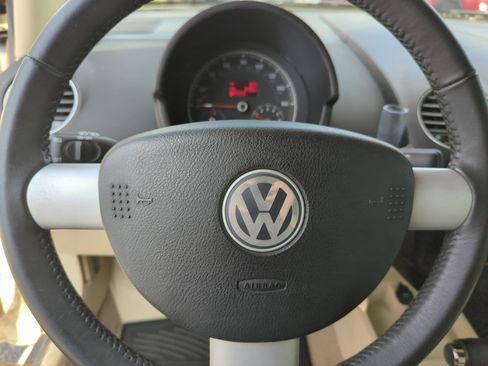Used 2008 Volkswagen Beetle SE FWD image 24
