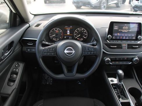 Certified 2025 Nissan Altima 2.5 S FWD image 14