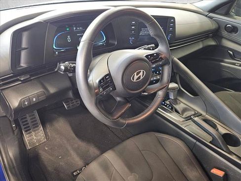 Used 2025 Hyundai Elantra Sport FWD image 7