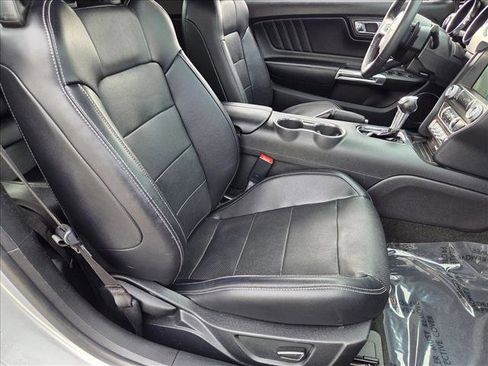 Used 2017 Ford Mustang Premium image 19