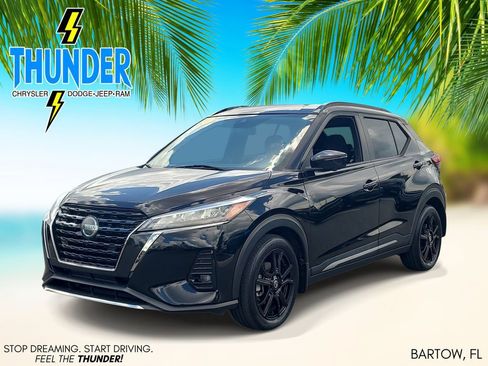 Used 2021 Nissan Kicks SR FWD image 2
