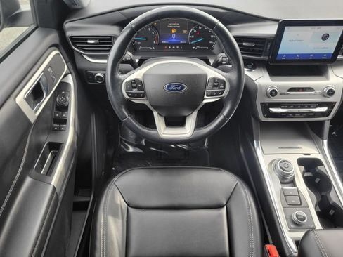 Used 2022 Ford Explorer XLT w/ Equipment Group 202A image 11