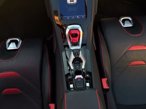 Used 2020 Lamborghini Huracan EVO RWD image 19