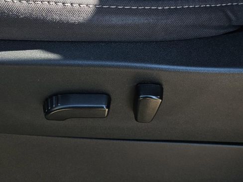 Used 2022 Nissan Frontier SV w/ Technology Package image 26