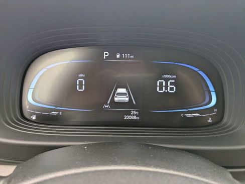 Used 2025 Hyundai Venue SEL FWD image 31