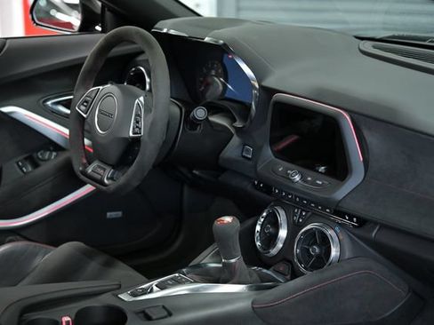 Used 2021 Chevrolet Camaro ZL1 RWD image 33