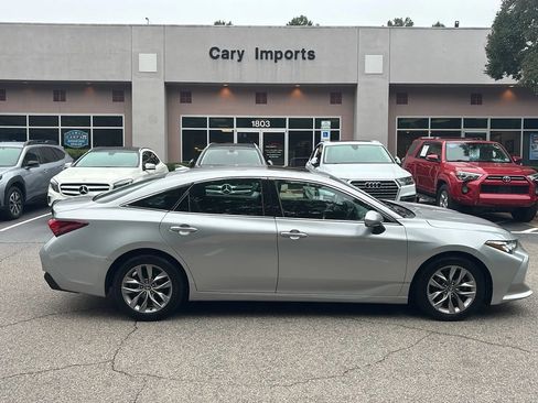 Used 2019 Toyota Avalon XLE w/ Moonroof Package FWD image 4