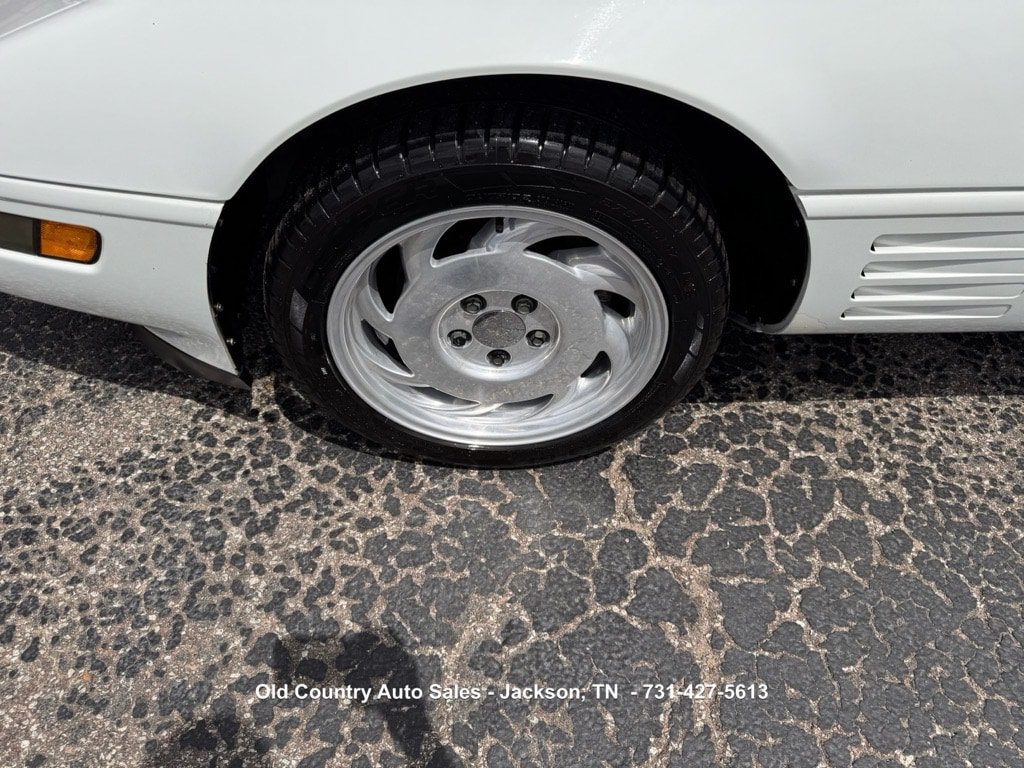 Used 1992 Chevrolet Corvette Convertible RWD image 16