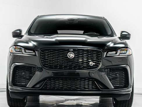 Used 2023 Jaguar F-PACE SVR image 4