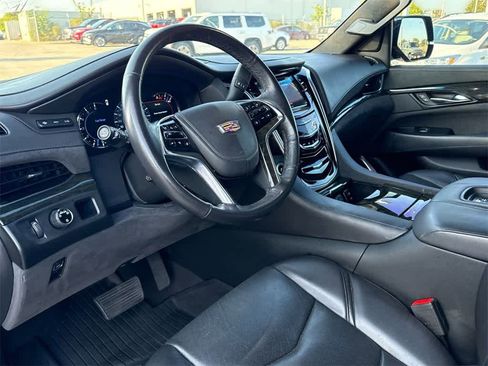 Used 2020 Cadillac Escalade Platinum image 9