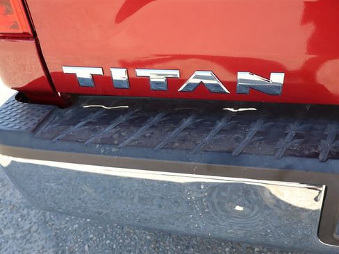 Used 2017 Nissan Titan SV AWD/4WD image 10