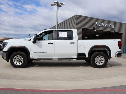 Used 2024 GMC Sierra 2500 Pro image 2