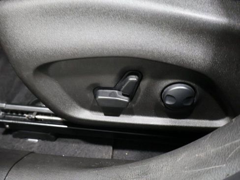 Used 2023 Jeep Renegade Latitude w/ Premium Group image 9