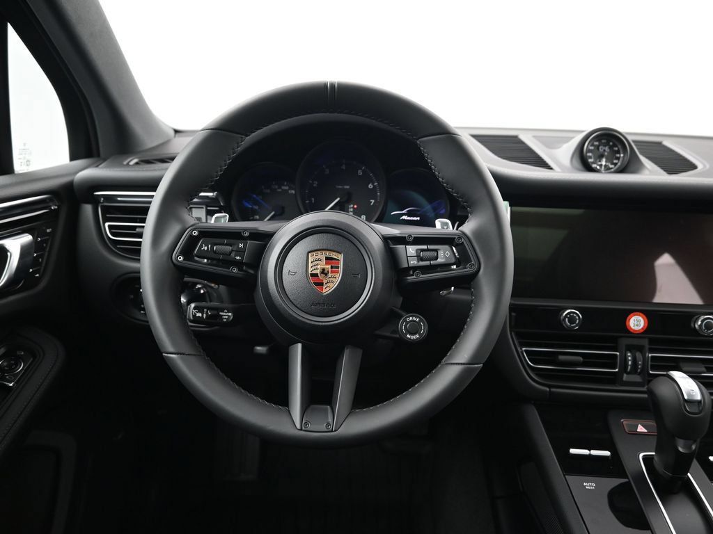 Certified 2026 Porsche Macan AWD/4WD image 13