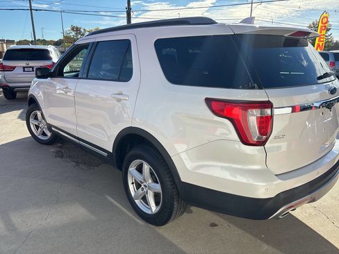 Used 2016 Ford Explorer XLT w/ Equipment Group 202A image 5