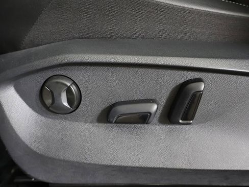 Used 2022 Volkswagen Tiguan SE R-Line image 34