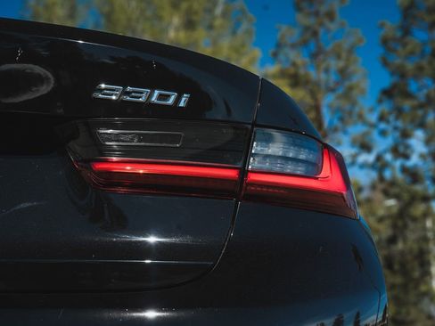 Used 2019 BMW 330i Sedan w/ Convenience Package image 11