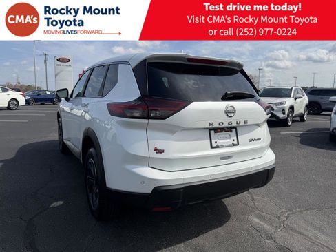 Used 2024 Nissan Rogue SV image 5