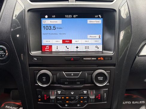 Used 2017 Ford Explorer XLT w/ Equipment Group 202A AWD/4WD image 25