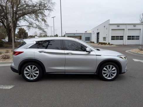 Used 2019 INFINITI QX50 Essential w/ Premium Heat Package image 2