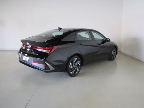 Used 2025 Hyundai Elantra Sport FWD image 23