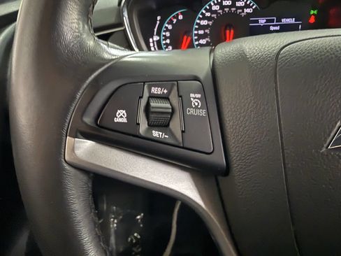 Used 2019 Chevrolet Trax LT w/ LT Convenience Package FWD image 23