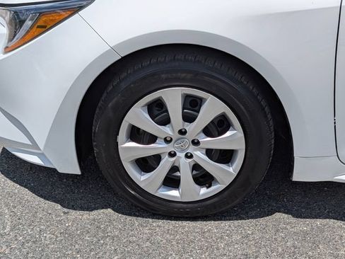 Used 2025 Toyota Corolla LE FWD image 32
