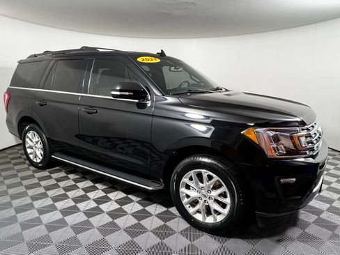 Used 2021 Ford Expedition XLT image 3