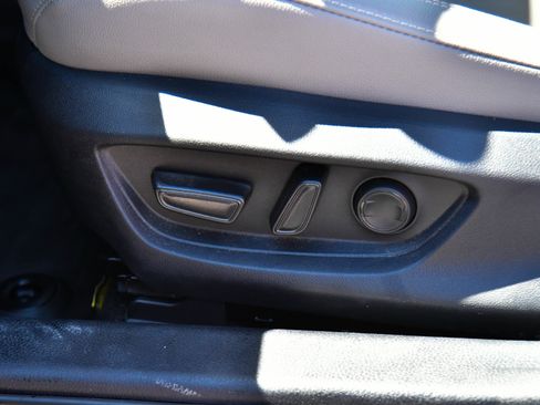 Used 2025 Toyota Camry SE FWD image 17