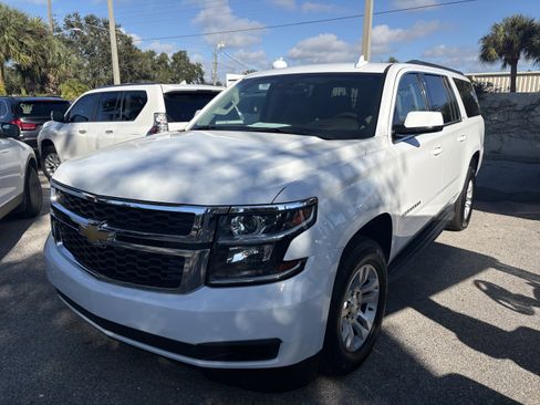 Used 2018 Chevrolet Suburban LT image 3