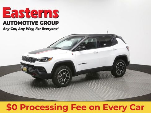 Used 2025 Jeep Compass Trailhawk AWD/4WD image 54