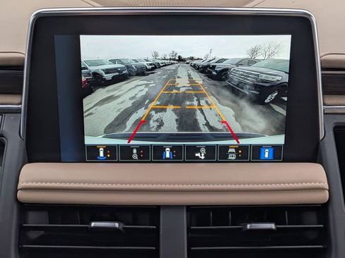 Used 2023 Chevrolet Tahoe Premier AWD/4WD image 12