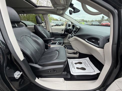 Used 2019 Chrysler Pacifica Limited FWD image 29