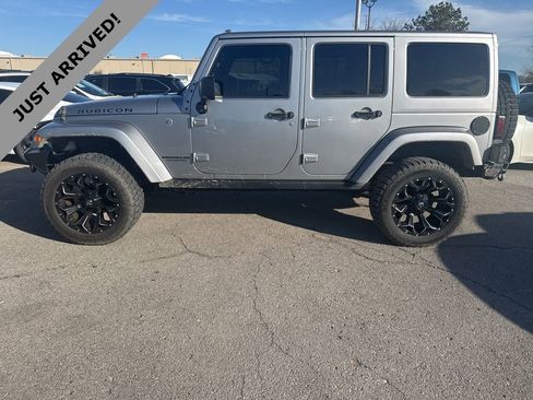 Used 2017 Jeep Wrangler Unlimited Rubicon w/ Connectivity Group image 8